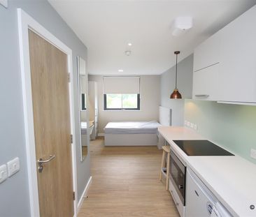 Apartment 12, Lower Bristol Road - Photo 2