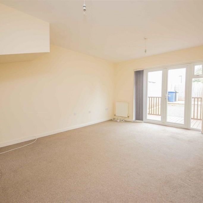 3 bed House - Mid Terrace To Let - Photo 1