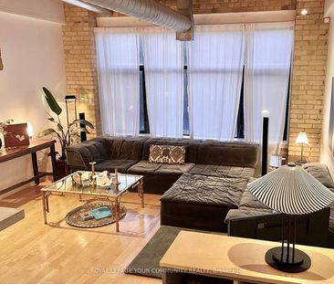 Luxurious 2-Storey Furnished Loft in King West - Move-In Ready! 🌟 - Photo 1