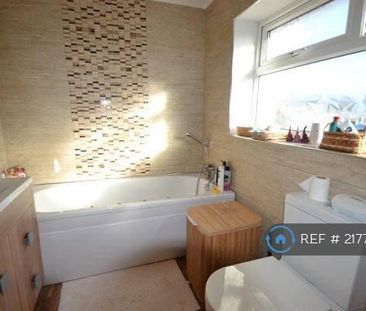 3 bedroom end of terrace house to rent - Photo 3
