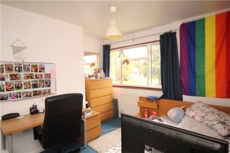 Hazel Close, Englefield Green, Egham, Surrey, TW20 0TN - Photo 5