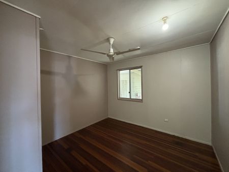 3 Bedroom Family Home with Two Bay Shed ! - Photo 3
