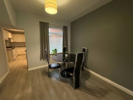 Partly Furnished 2 Bedroom Terrace - Photo 5