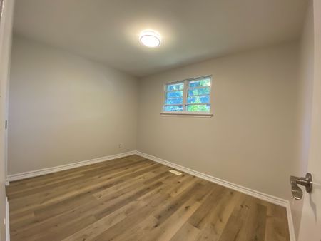 For Lease - 862 Liverpool Road, Pickering, Ontario - Photo 4