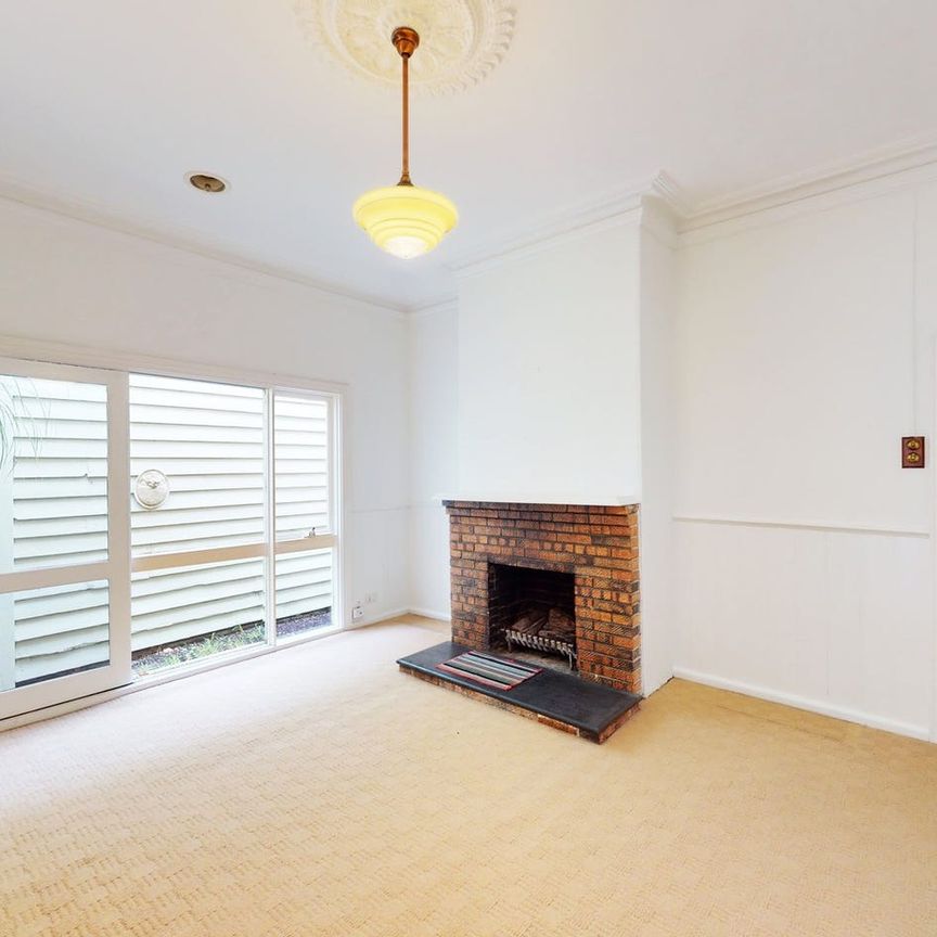 Spacious Family Living Over 2 Levels (Short Term Lease 3 - 6 months) - Photo 1