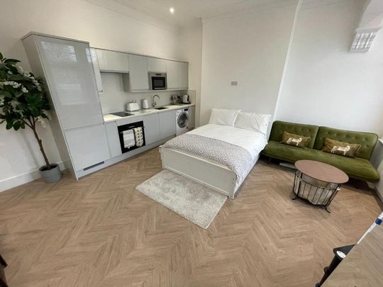 Studio to rent - Photo 1