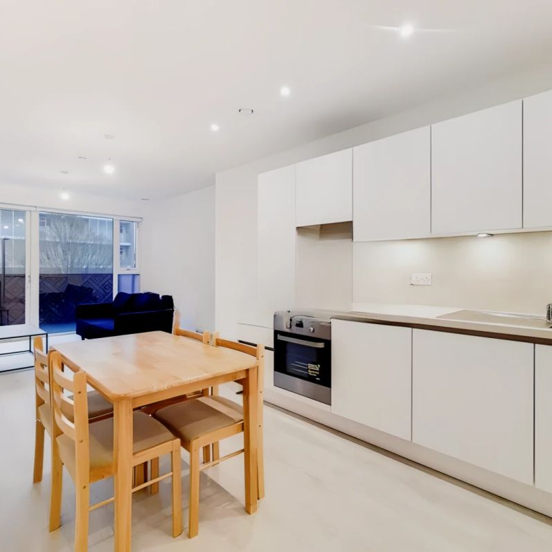 2 Bedroom 2 Bathroom Flat 15 Room A - Photo 1