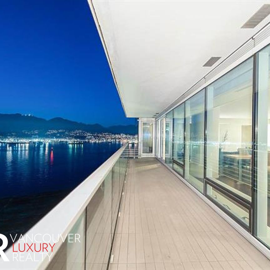 Condo in Downtown Vancouver, BC - Photo 1