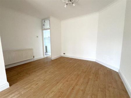 2 bedroom semi-detached bungalow to rent - Photo 2