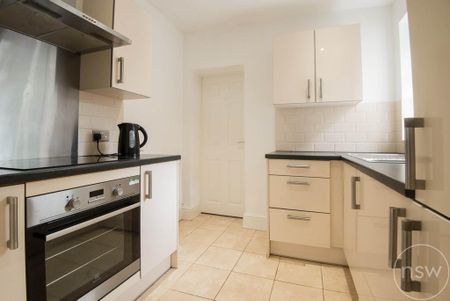 5 bedroom semi-detached house to rent - Photo 5