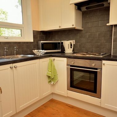 Huge Six Bedroom House - Photo 3