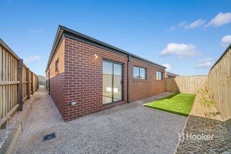 9 Fabius Way, Manor Lakes VIC, Belconnen - Photo 2