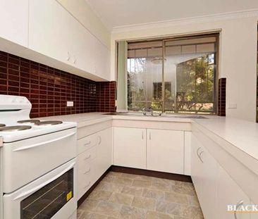 Charming Ground Floor One-Bedroom Apartment for Rent! - Photo 6