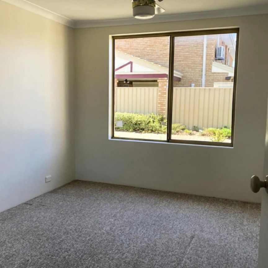 8/15 Baralda Court, Rockingham. - Photo 1