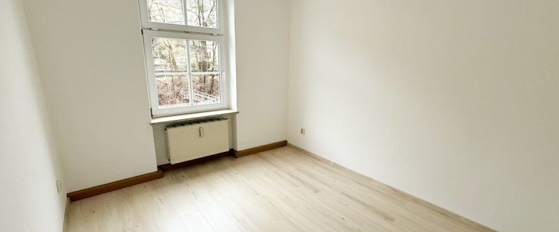 Geräumige 2-Raum-Wohnung mit PKW-Stellplatz auf der Talstraße in Annaberg-Buchholz! - Foto 1