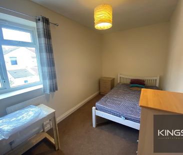 4 bedroom semi-detached house to rent - Photo 2