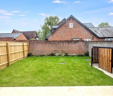 2 bedroom end of terrace house to rent - Photo 1