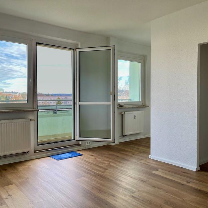 Modern, hell und bereit für Sie! Sanierte 1-Raum Wohnung - barrierefrei! - Photo 1