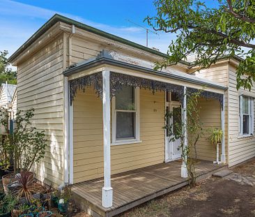 32 Adair Street East , - Photo 4