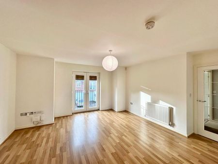 2 bedroom coach house to rent - Photo 2