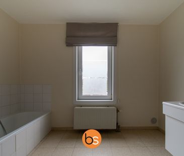 Zeer ruim appartement met 2 slaapkamers, groot terras en garage in ... - Photo 2