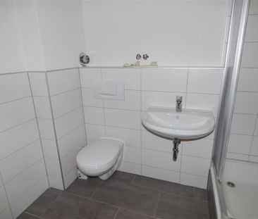 Schön geschnittene 3-Zi. Whg. mit Balkon, Laminat, EBK mgl., WG gee... - Photo 5