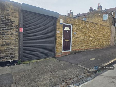Studio to rent - Photo 3