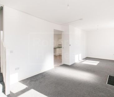 3 bedroom detached house to rent - Photo 3