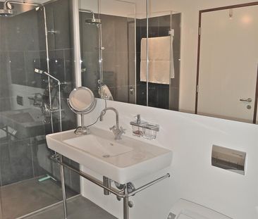 Stylish 3.5-Room Apartment in Zurich with Balcony and Garage Parking - Photo 5