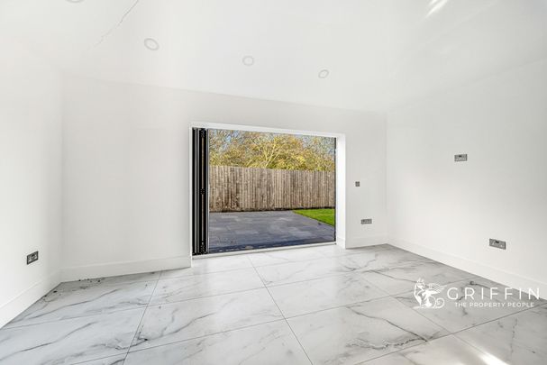 Greenacres, Fobbing, SS17 - Photo 1