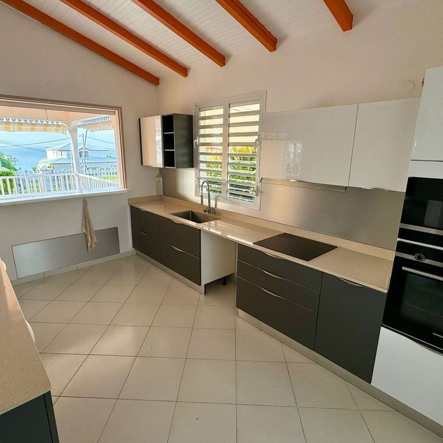 Maison à louer 3 pièces • 157 m2 Baie-Mahault - Photo 1