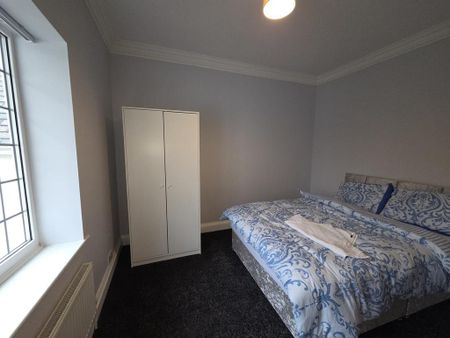 5 bedroom semi-detached house to rent - Photo 5