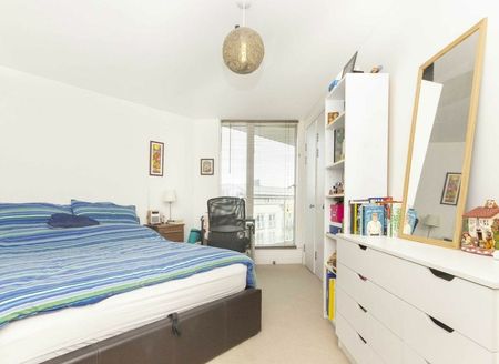 Water Gardens Square Surrey Quays, SE16 - Photo 2