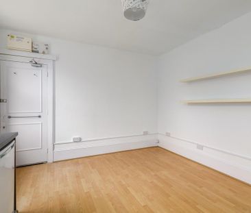 Bedsit to rent - Photo 1