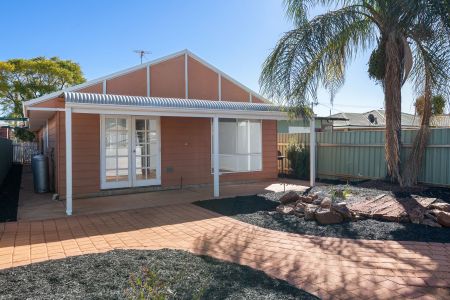 Neat as a pin! - Photo 3