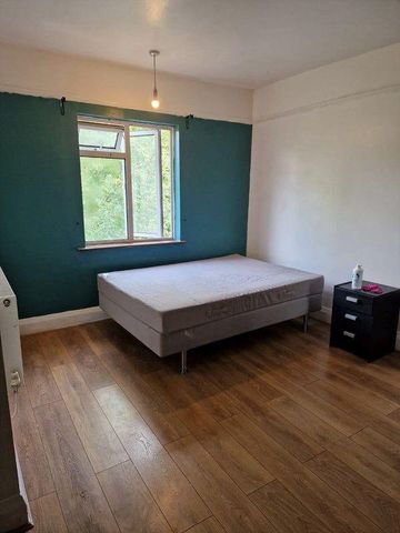 1 bedroom in a house share to rent - Photo 3