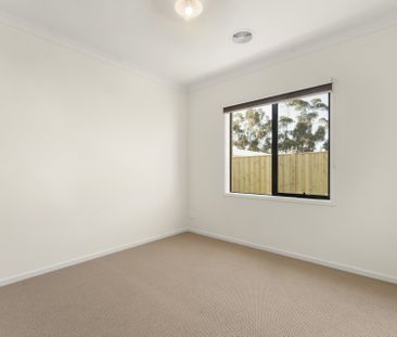 Modern Family Living in Everley Estate - Photo 6