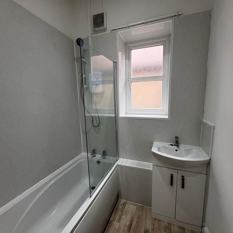 3 bedroom flat to rent - Photo 1