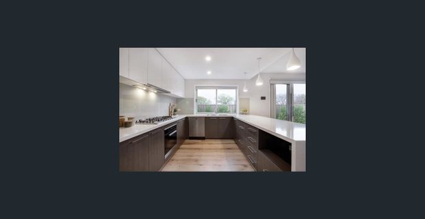 Striking Modern Townhouse in the Heart of Caulfield South - Photo 1