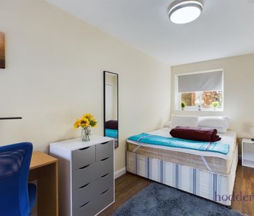 3 bedroom semi-detached house to rent - Photo 4