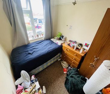 4 bedroom terraced house to rent - Photo 3