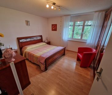 Schöne 4 1/2 - Zimmerwohnung an zentraler Lage - Photo 2