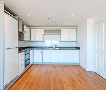 2 Bed Flat, Gants Hill, IG2 - Photo 5