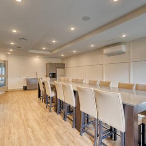 Superbe condo 3 ½ TOUT MEUBLÉ & TOUT INCLUS au Quartier Dix30 à Brossard - Photo 2