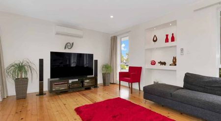 Easy Living On Elizabeth! - Photo 3