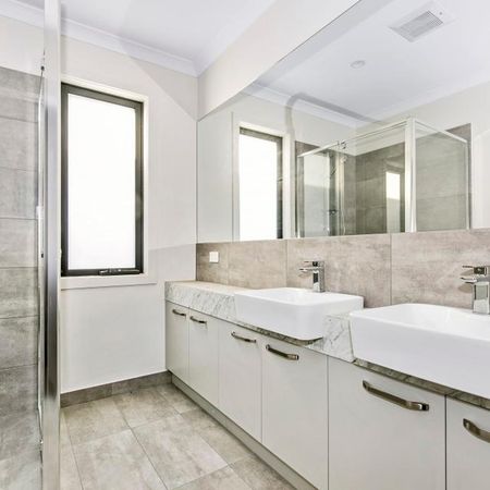 Front Facing & Fancy! - Photo 3