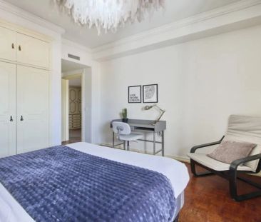 Room in a shared 7-bedroom apartment for rent in Lisbon - Photo 6