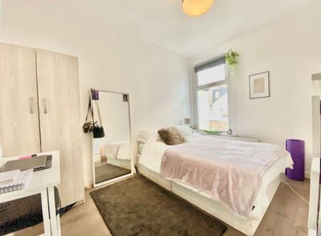 4 bedroom terraced house to rent - Photo 4