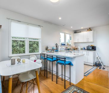 Comfortable Family Living in Sunnynook - Photo 3