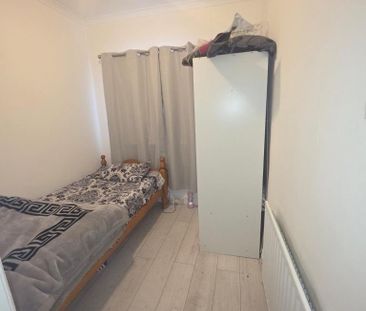 Room in a Shared House, Castleview Gardens, IG1 - Photo 1